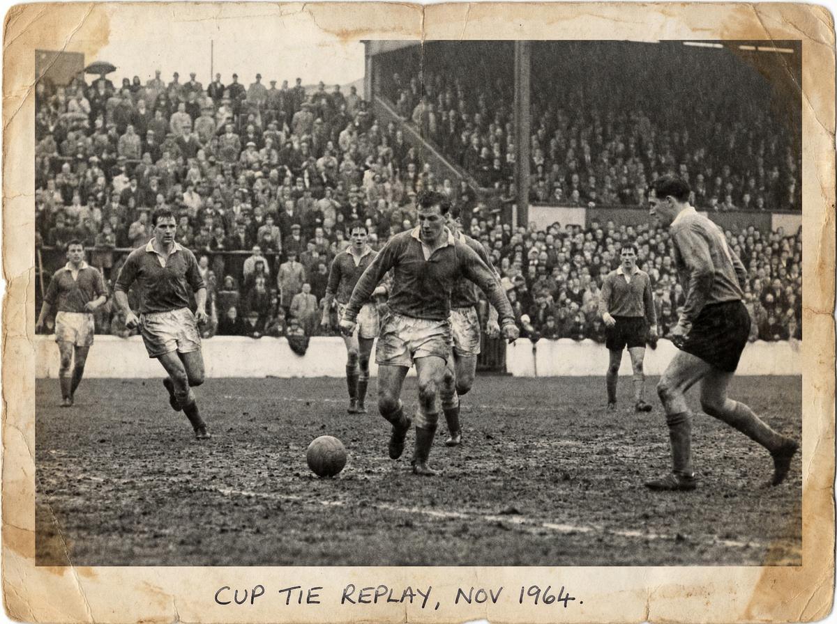 经典足球比赛的复古照片 - bb体育